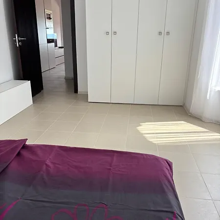 Апартамент Infinity View 7 *